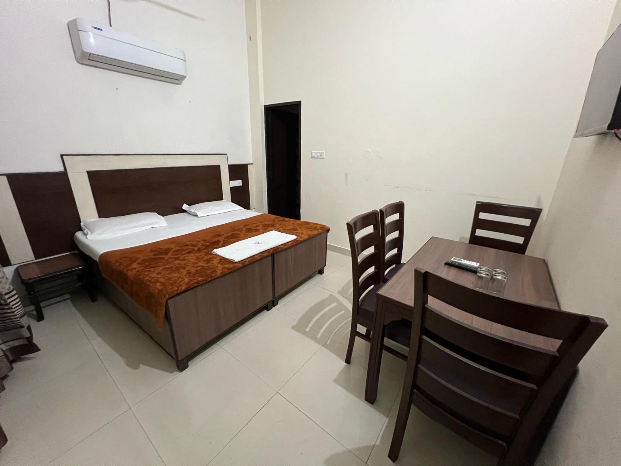 Hotel Blessing Inn By Grb ชลันธระ ภายนอก รูปภาพ
